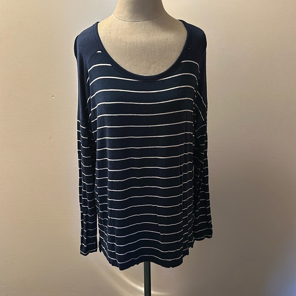 Old navy women’s top size medium